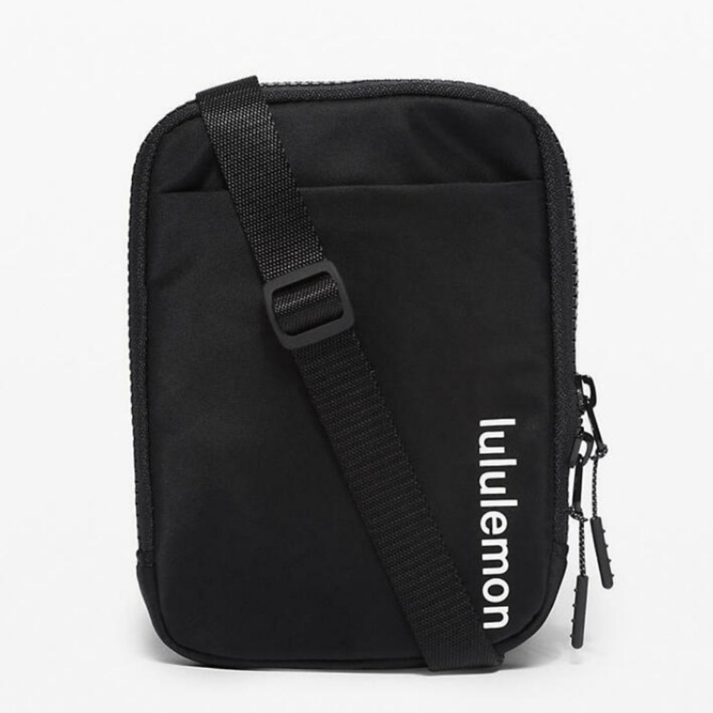 NWOT Lululemon Easy Access Crossbody Black waist hip bag travel errands shoulder